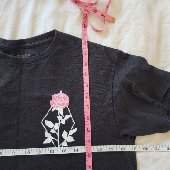 Gender Neutral Youth Empyre Rose Logo t-shirt size Medium - Picture 3 of 4